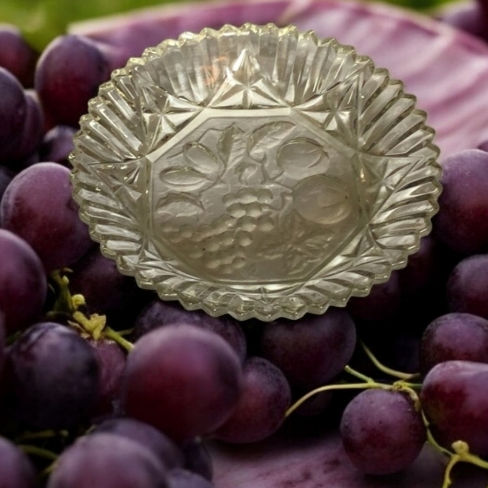 Federal Pioneer Fruit bowl cut fruit beveled edge in great shape